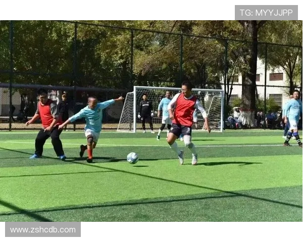 当绿茵场上的星光交汇时我们的青春故事悄然绽放 当绿茵场上的星光交汇时我们的青春故事悄然绽放