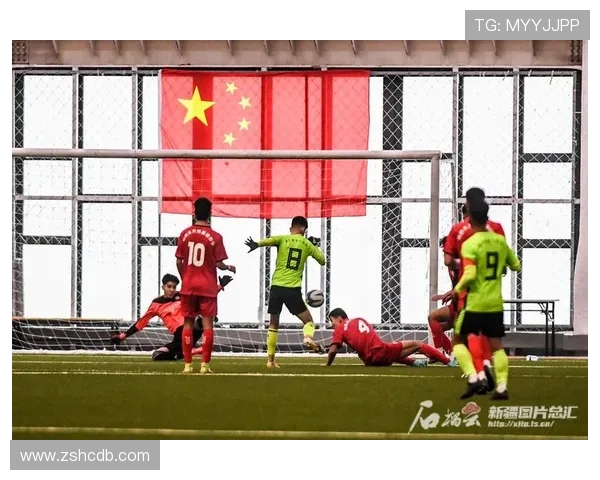 足球明星在绿茵场上的华丽瞬间与精彩表演引发全球球迷热烈追捧与赞叹